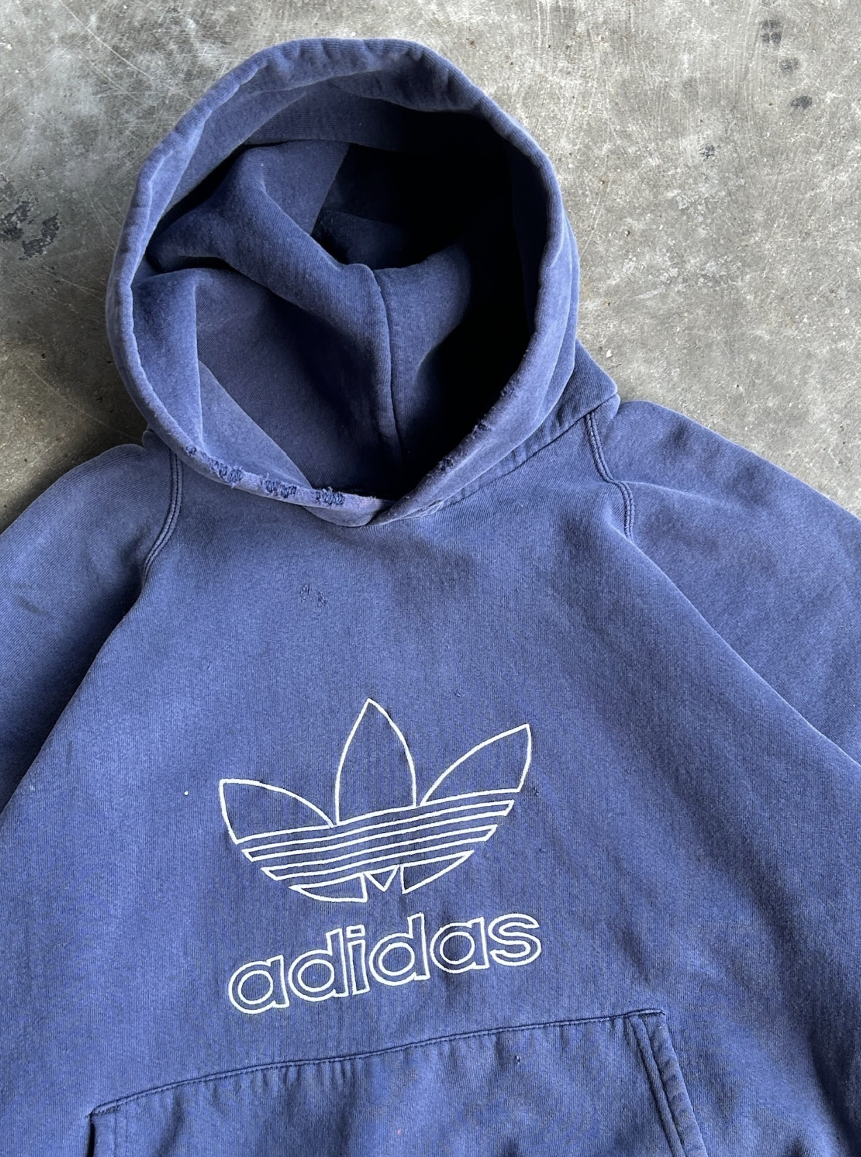 VINTAGE NAVY ADIDAS HOODIE - L